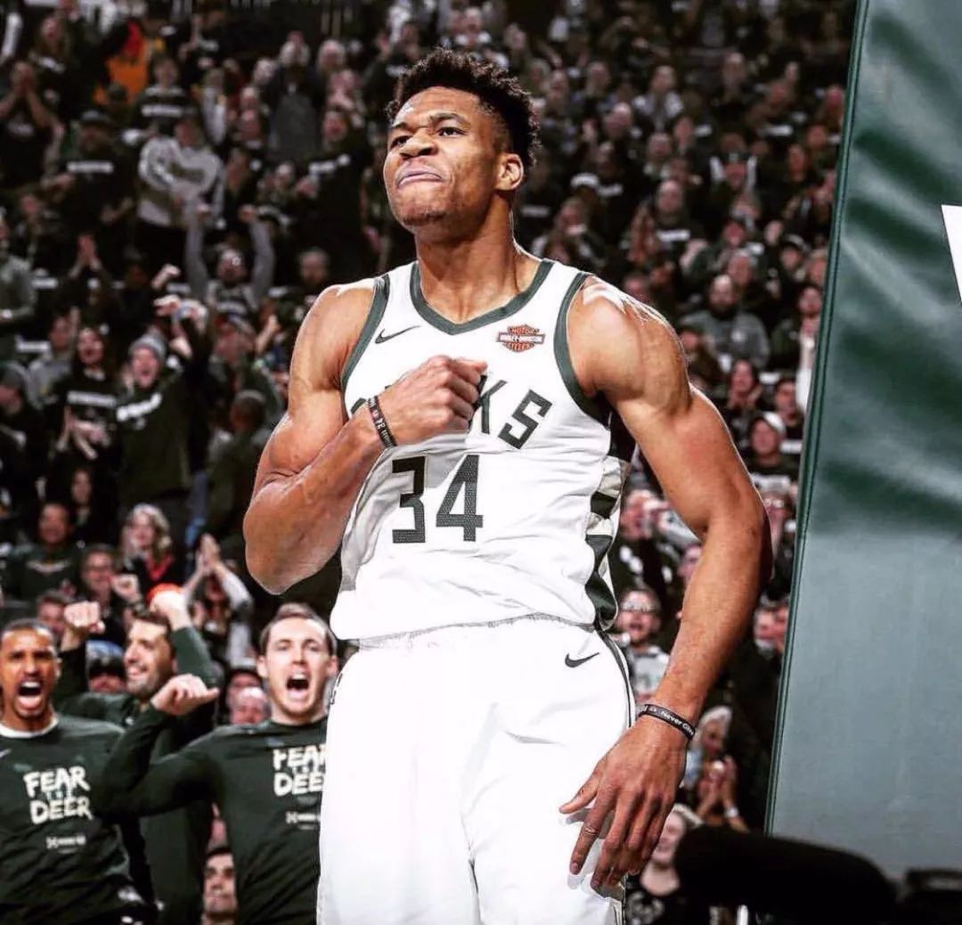 尤文王朝崩塌前夜！8000万神锋轰然倒下（尤文盛世将尽：8000万锋霸突然倒下）