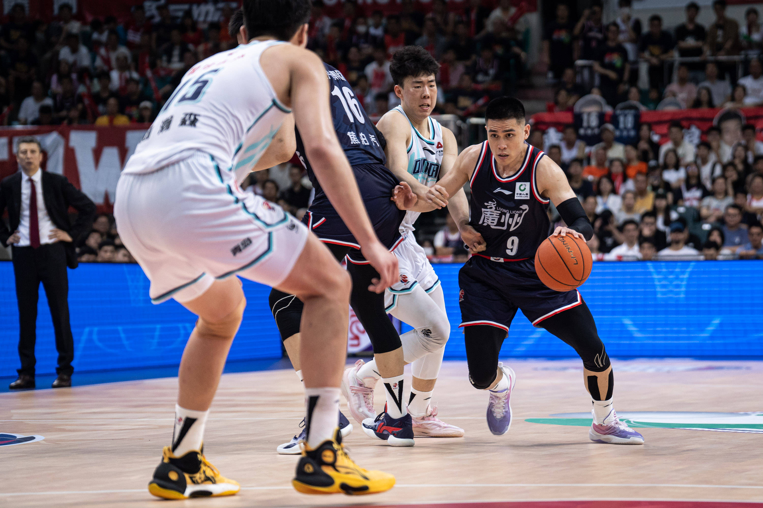 中超球队阵容分析：武汉三镇近期变化,（中超武汉三镇阵容观察：近期变动解析）