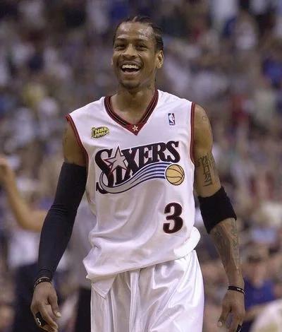 艾顿称自己是防守支柱！雷迪克：防守端他确实发挥了重要作用（艾顿自称防守中流砥柱，雷迪克：他在防守端作用明显）