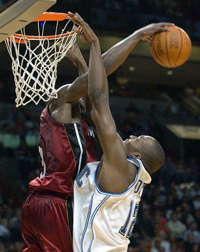 官方：赵博和王国明共同当选中超9／10月最佳守门员（中超9／10月最佳门将出炉：赵博、王国明携手当选）