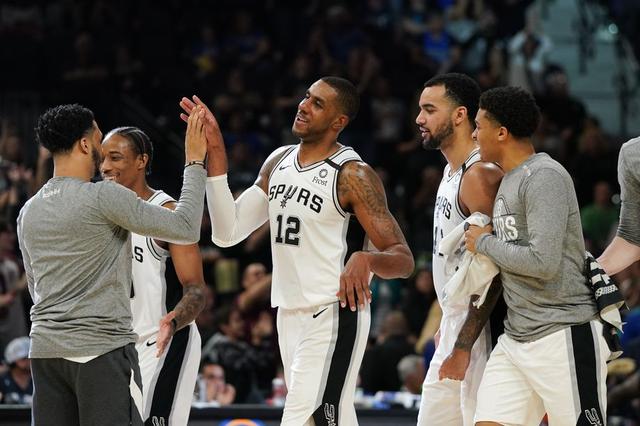 黄蜂新人连续高光表现（黄蜂新秀连场闪耀）