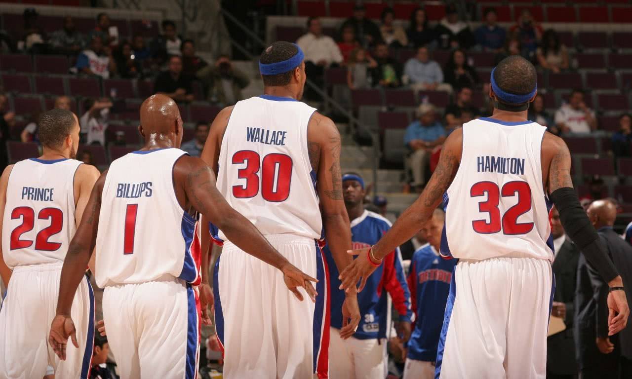 无缘升级向球迷跪拜道歉，水原三星主帅卞成焕赛后主动辞职（无缘升级后向球迷下跪致歉，水原三星主帅卞成焕赛后请辞）